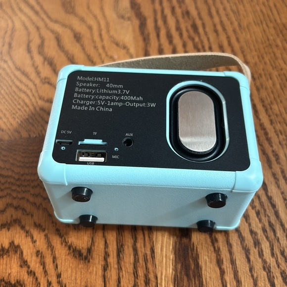 New in Box Small Retro Bluetooth Speaker - Picture 4 of 8